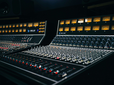 Combined Media System for Recording Studios